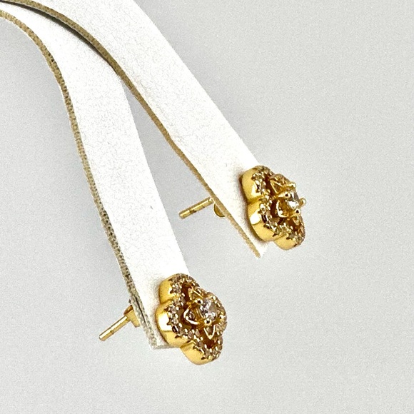 18K Gold plated over 925 Sterling Silver Clover 4 Leaf Stud Earrings - Picture 2 of 4
